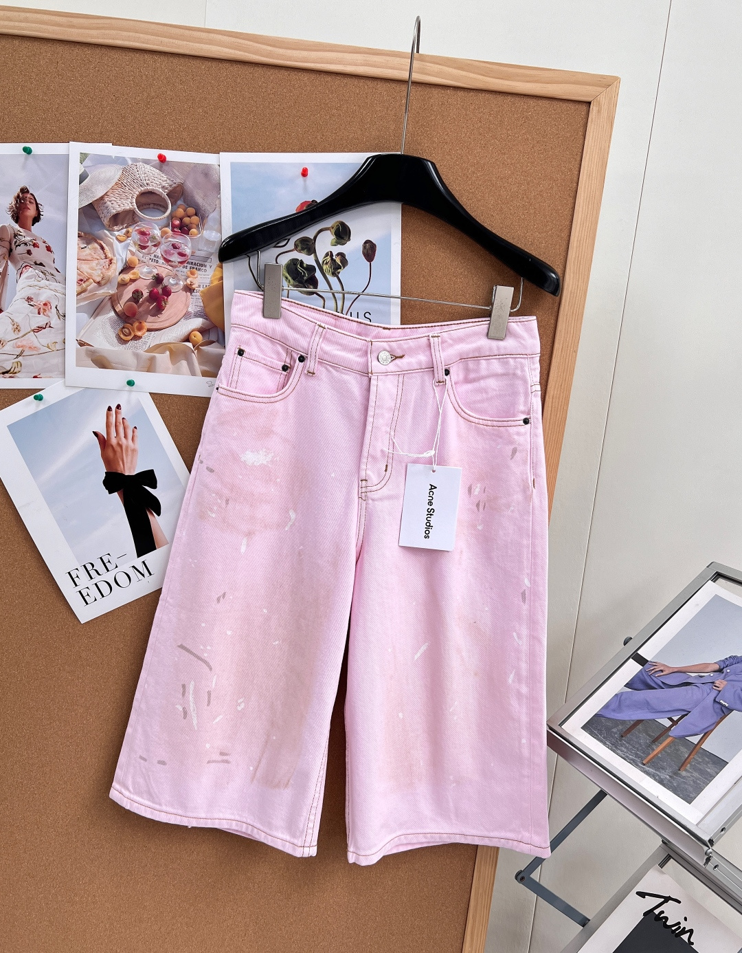 🆕Acne Studios 2026春夏限定粉色泼墨脏脏七分牛仔中裤上新甜酷粉调牛仔碰撞随性泼墨做旧肌理