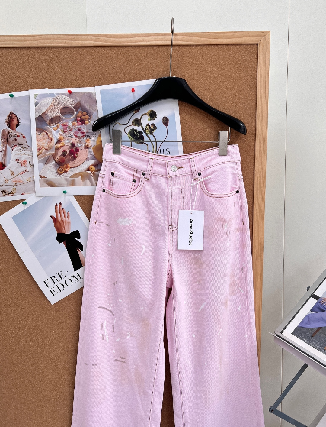 🆕Acne Studios 2026春夏限定粉色泼墨脏脏阔腿长裤甜系粉调牛仔融合随性泼墨做旧工艺，复古废