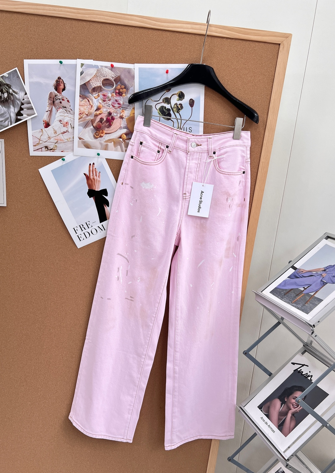 🆕Acne Studios 2026春夏限定粉色泼墨脏脏阔腿长裤甜系粉调牛仔融合随性泼墨做旧工艺，复古废