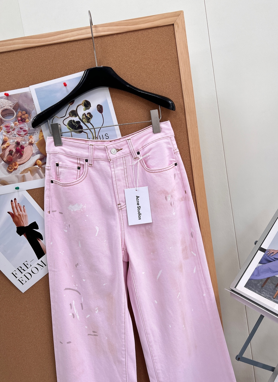 🆕Acne Studios 2026春夏限定粉色泼墨脏脏阔腿长裤甜系粉调牛仔融合随性泼墨做旧工艺，复古废