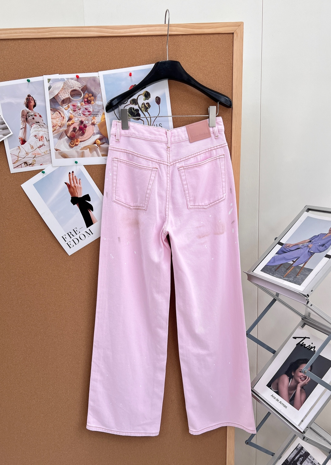 🆕Acne Studios 2026春夏限定粉色泼墨脏脏阔腿长裤甜系粉调牛仔融合随性泼墨做旧工艺，复古废
