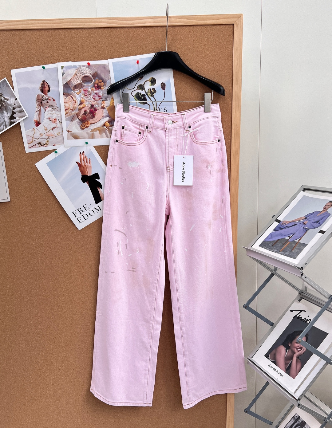 🆕Acne Studios 2026春夏限定粉色泼墨脏脏阔腿长裤甜系粉调牛仔融合随性泼墨做旧工艺，复古废