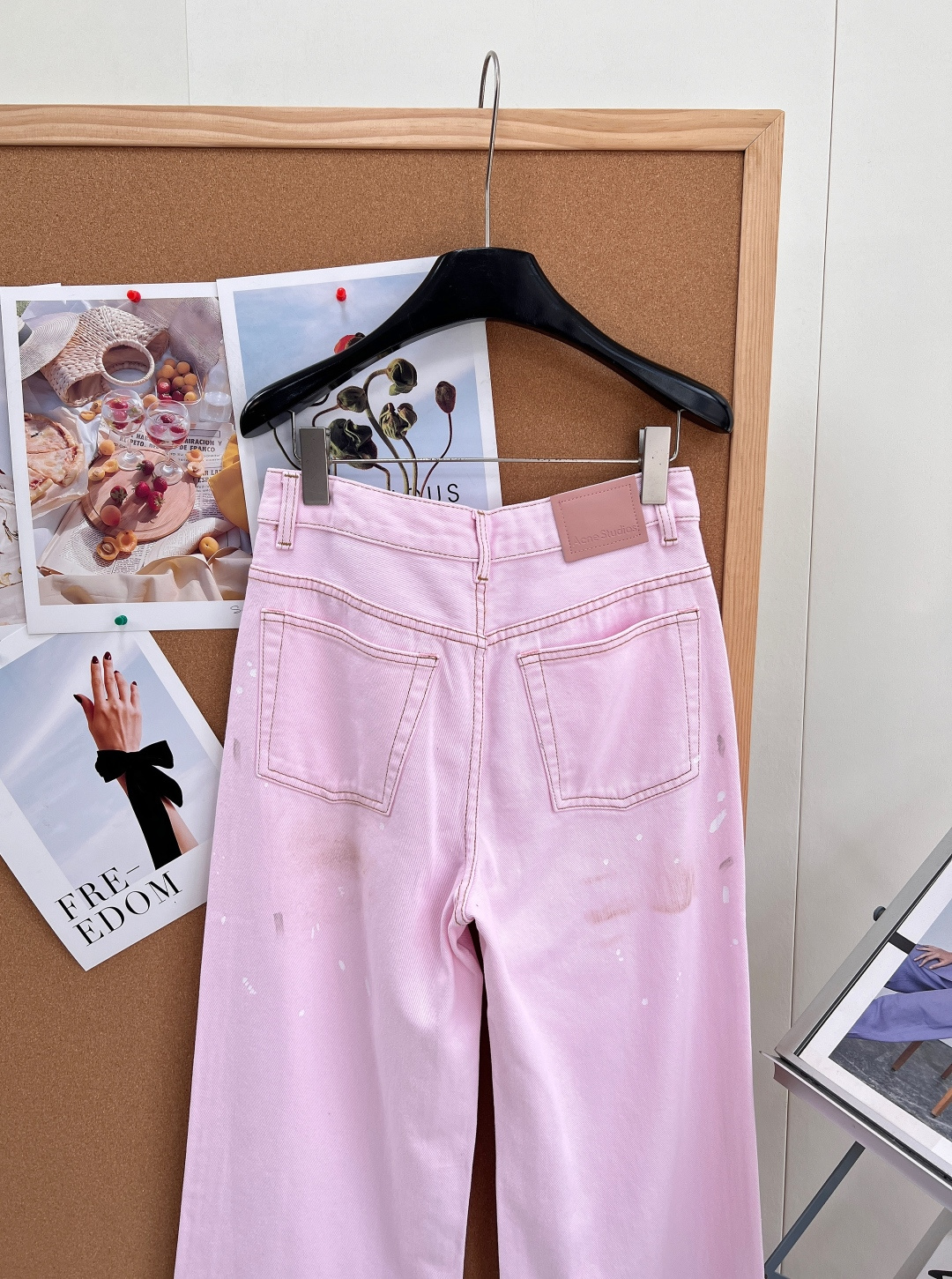 🆕Acne Studios 2026春夏限定粉色泼墨脏脏阔腿长裤甜系粉调牛仔融合随性泼墨做旧工艺，复古废