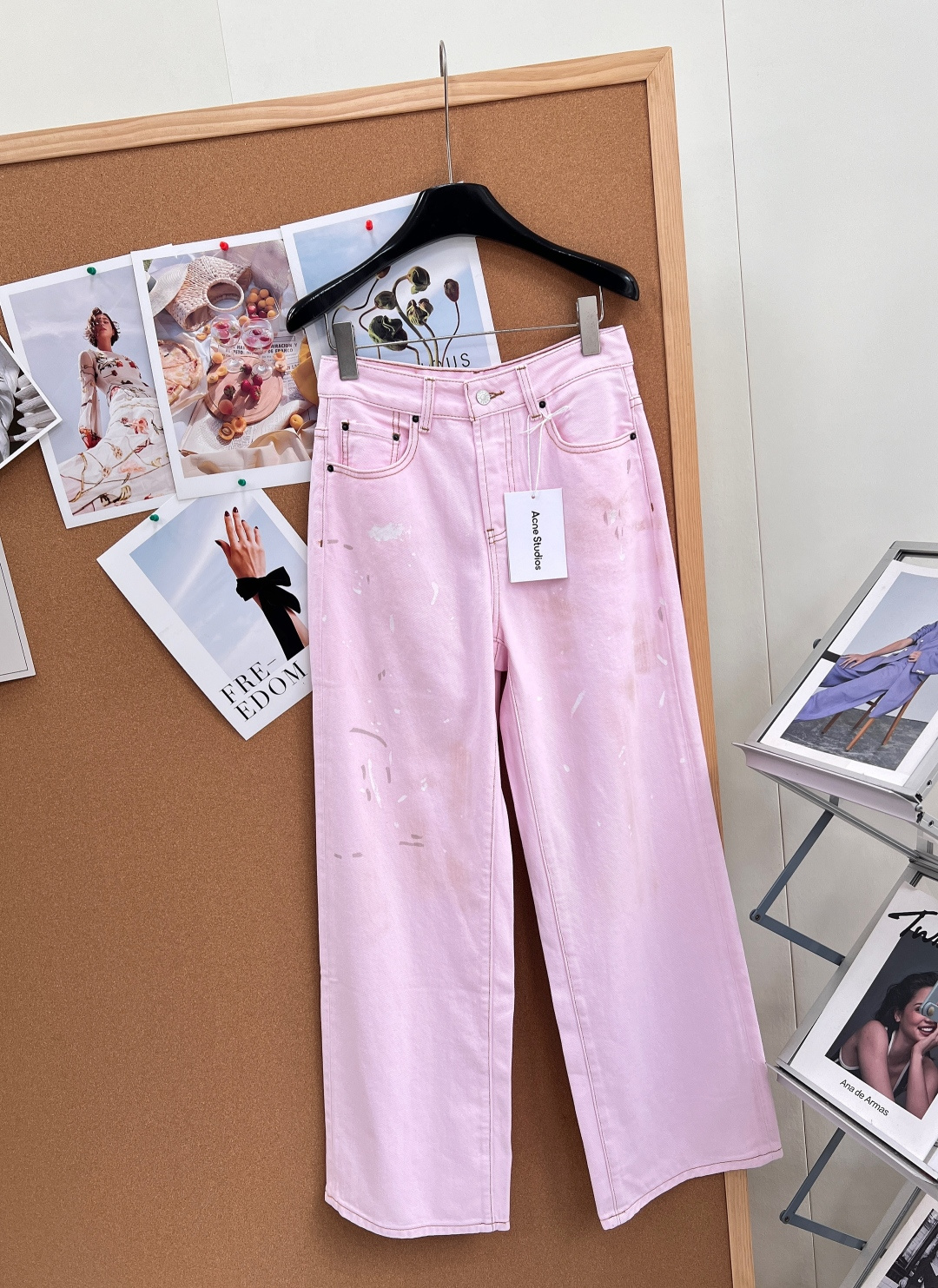 🆕Acne Studios 2026春夏限定粉色泼墨脏脏阔腿长裤甜系粉调牛仔融合随性泼墨做旧工艺，复古废
