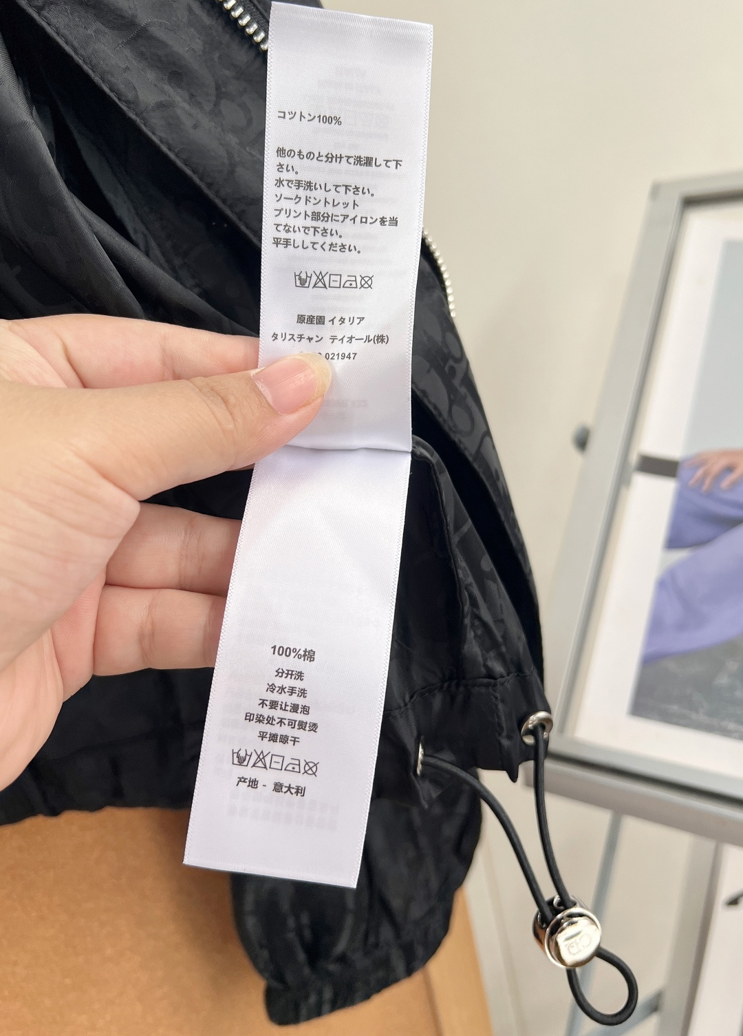 🆕DIOR Oblique提花满印防风连帽外套暗纹提花工艺，暗光之下纹理细腻浮现，摆脱直白logo的浮夸