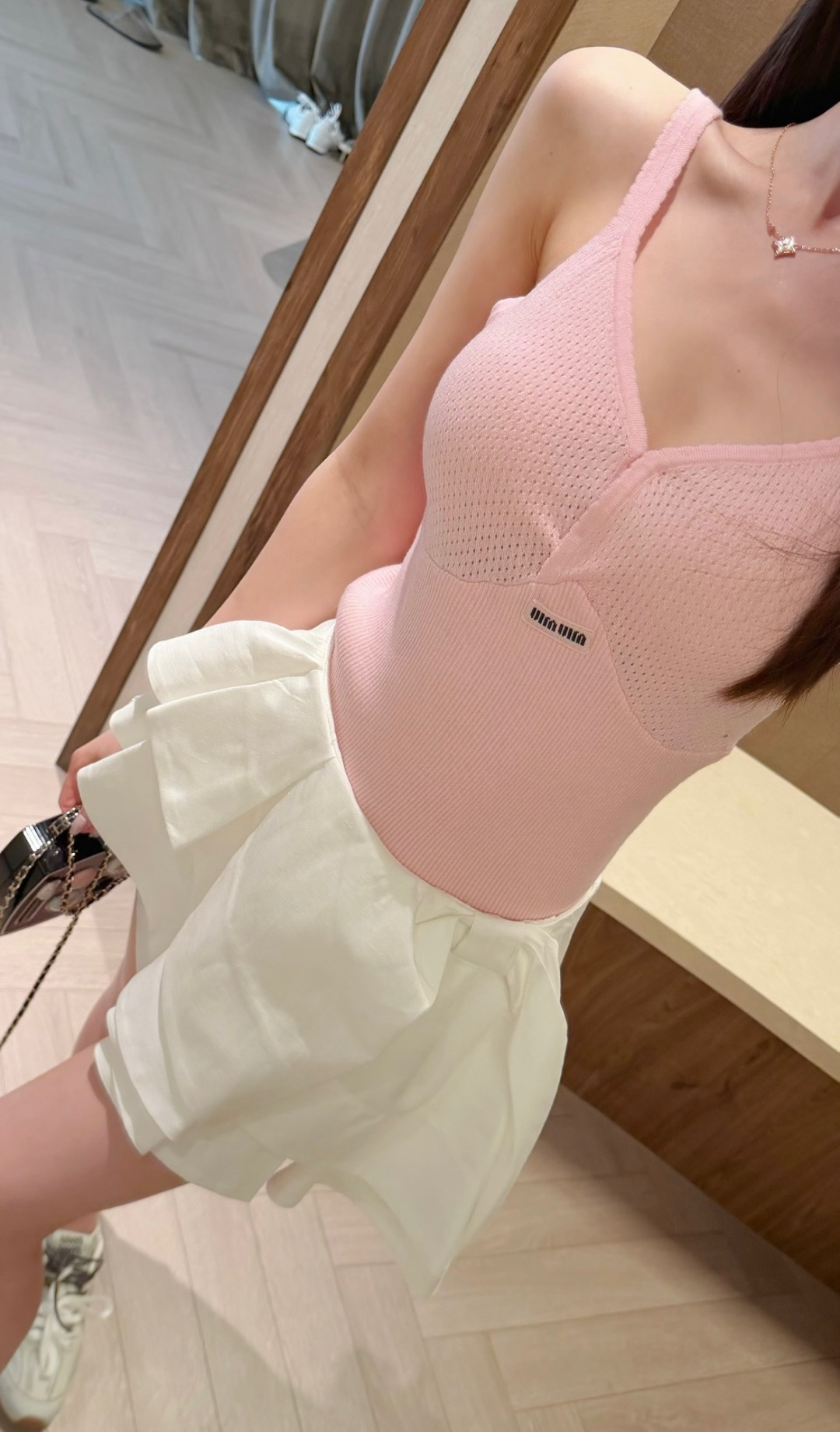 NO:906308,Pure Desire Ceiling, Gentle Thousand Gold Knitted Vest,,19860909纯欲天花板,温柔千金针织小背心,,,Women's clothing