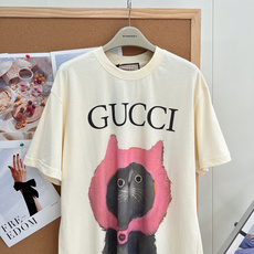 🆕 GUCCI 可爱猫咪印花短袖T恤。水彩印花可爱帅气又时髦的调调!设计感十足,干净又清爽 满满的青春活 🆕 GUCCI 可爱猫咪印花短袖T恤。水彩印花可爱帅气又时髦的调调!设计感十足,干净又清爽 满满的青春活