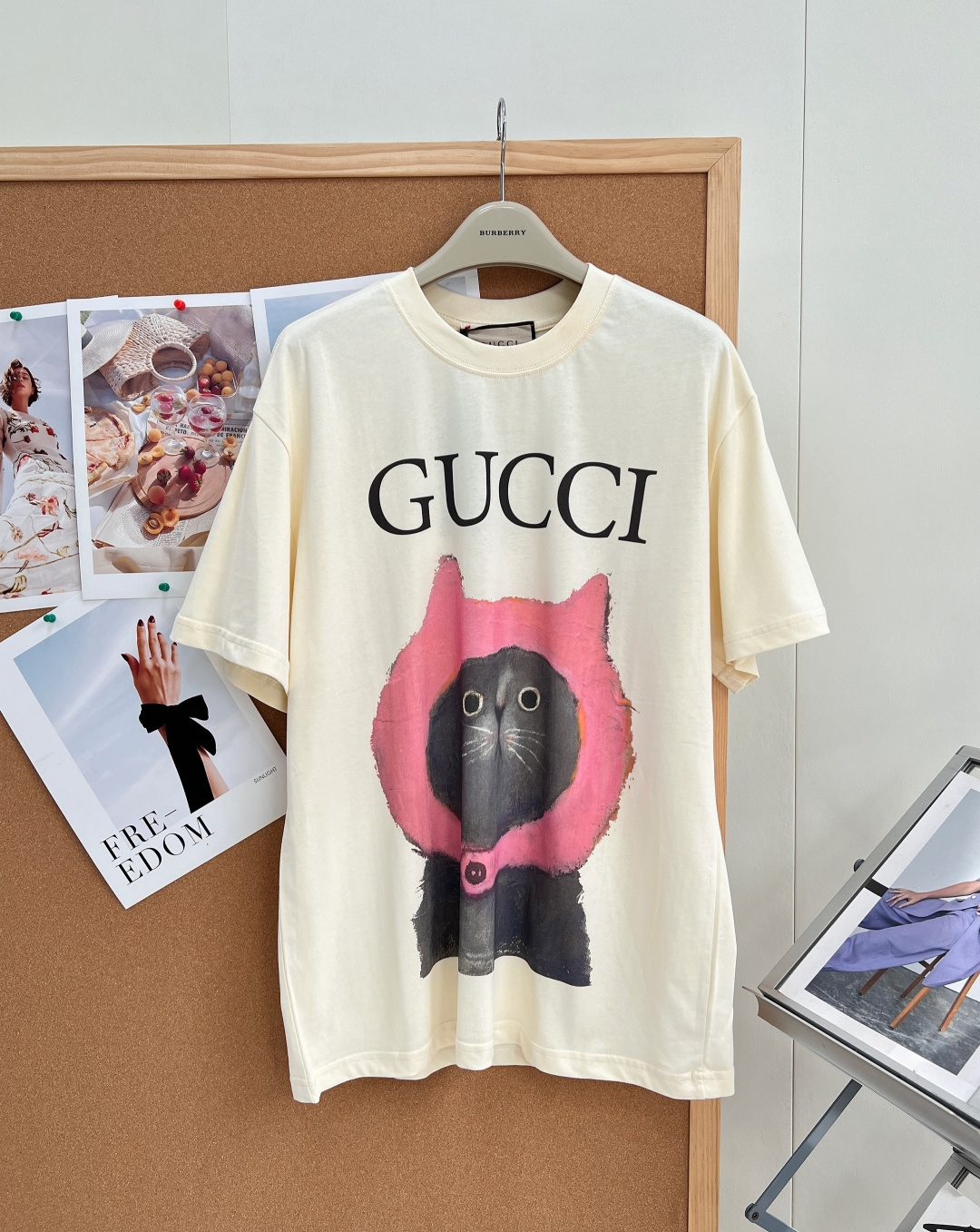 NO:907134,GUCCI cute cat print short-sleeved T-shirt. Watercolor print is cute, handsome and fashionable!  Full of design, clean and refreshing, full of youthful vitality, it’s really hard not to love it!  The concave shape makes it look good. The classic small round neck design is simple and easy to wear. It is very eye-catching when walking on the street!  It feels youthful and energetic, and the loose fit is totally flattering on your figure!  It is tolerant and covers the flesh and makes you look slimmer!  Beautiful and comfortable at the same time!  100% chance of turning heads when worn out on the street. Especially energetic and sunny style. The pattern is full of childishness and cuteness. The best item of the year. The upper body is super cute and beautiful. Same style for men and women. Size sml, code p,, gucci, T-shirt, tees, t-shirt,19860909GUCCI 可爱猫咪印花短袖T恤.水彩印花可爱帅气又时髦的调调！设计感十足,干净又清爽 满满的青春活力 真的狠难不爱啊！凹起造型来妥妥的好看 经典的小圆领设计简洁好穿,走在街上吸睛度满分！青春又活力的感觉,宽松版型完全不挑身材！包容性好遮肉显瘦！颜值与舒适兼具！穿出街回头率百分百. 特别活力又阳光的风格 图案充满了童趣 可爱暴击 年度最佳单品 上身超可爱超好看 男女同款 尺码sml 编码p,,gucci,T-shirt,tees，t-shirt,,Women's clothing