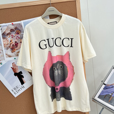 🆕 GUCCI 可爱猫咪印花短袖T恤。水彩印花可爱帅气又时髦的调调!设计感十足,干净又清爽 满满的青春活 🆕 GUCCI 可爱猫咪印花短袖T恤。水彩印花可爱帅气又时髦的调调!设计感十足,干净又清爽 满满的青春活