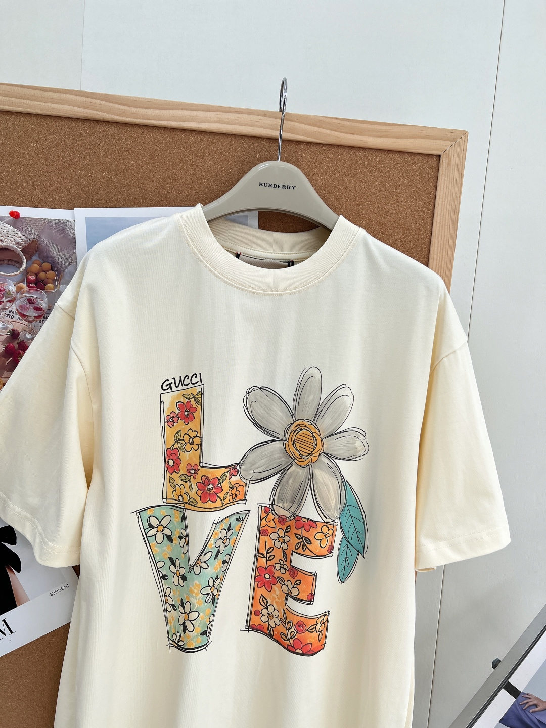 🆕 GUCCI 花朵印花短袖T恤上身休闲时尚 奇幻般的图案 带来充满想象力的时尚体验！定织定染面料 手感