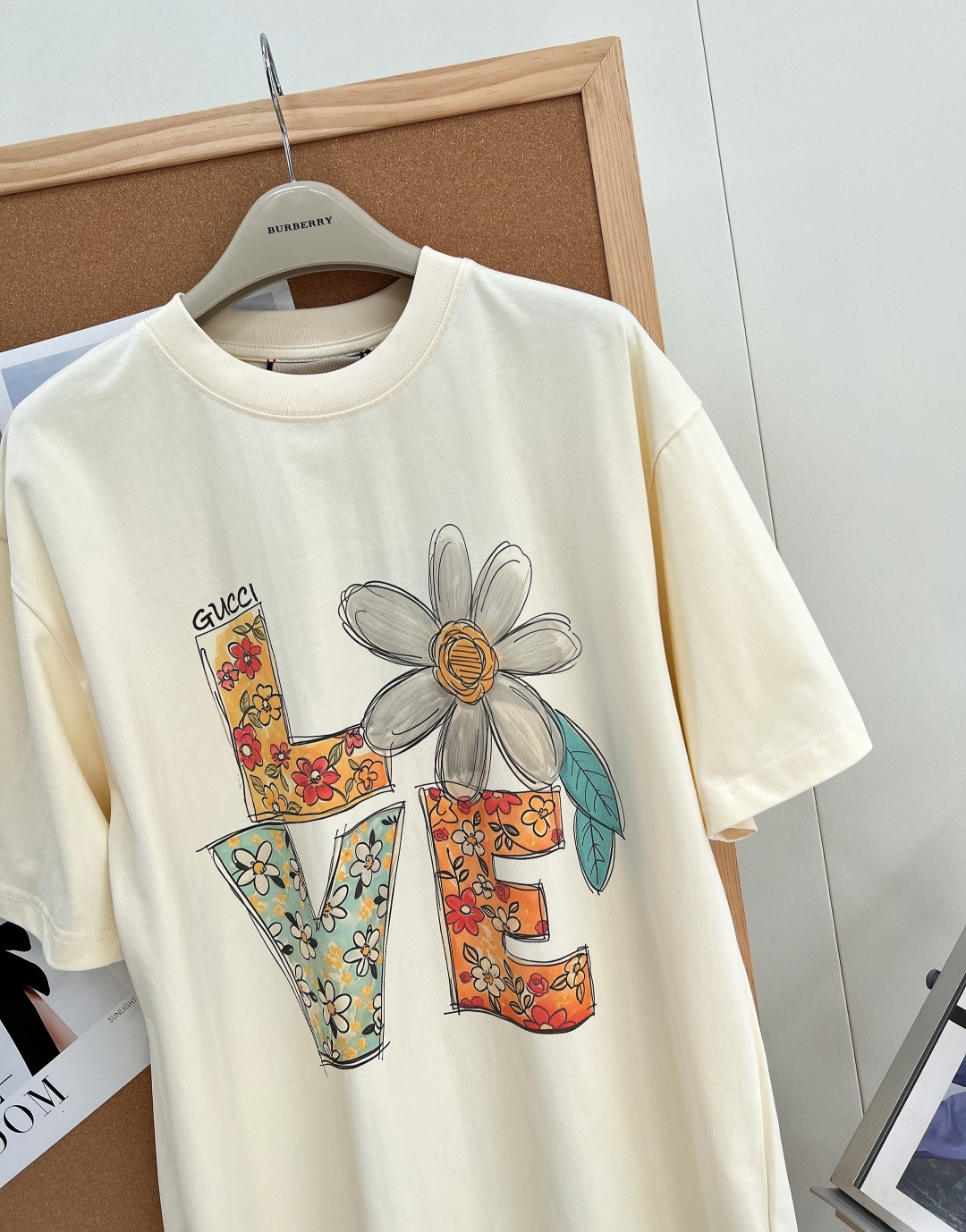 🆕 GUCCI 花朵印花短袖T恤上身休闲时尚 奇幻般的图案 带来充满想象力的时尚体验！定织定染面料 手感