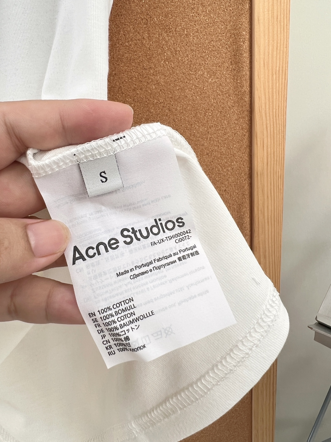 🆕Acne Studios爱心植绒工字背心｜简约白调自带随性酷感经典圆领工字窄肩版型，利落剪裁贴合身形，