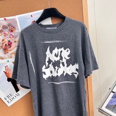 🆕Acne Studios做旧涂鸦字母破洞短袖,复古麻灰/浅卡其二色可选,自带复古水洗做旧基底,随性落肩 🆕Acne Studios做旧涂鸦字母破洞短袖,复古麻灰/浅卡其二色可选,自带复古水洗做旧基底,随性落肩