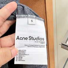 🆕Acne Studios做旧涂鸦字母破洞短袖,复古麻灰/浅卡其二色可选,自带复古水洗做旧基底,随性落肩 🆕Acne Studios做旧涂鸦字母破洞短袖,复古麻灰/浅卡其二色可选,自带复古水洗做旧基底,随性落肩