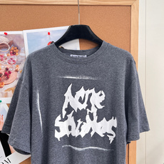 🆕Acne Studios做旧涂鸦字母破洞短袖,复古麻灰/浅卡其二色可选,自带复古水洗做旧基底,随性落肩 🆕Acne Studios做旧涂鸦字母破洞短袖,复古麻灰/浅卡其二色可选,自带复古水洗做旧基底,随性落肩