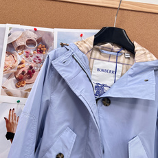 🆕Burberry早秋短款连帽风雪外套|氛围感轻奢,甄选品牌经典棉质嘎巴甸面料,轻盈挺括自带防风防护属性 🆕Burberry早秋短款连帽风雪外套|氛围感轻奢,甄选品牌经典棉质嘎巴甸面料,轻盈挺括自带防风防护属性