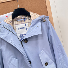 🆕Burberry早秋短款连帽风雪外套|氛围感轻奢,甄选品牌经典棉质嘎巴甸面料,轻盈挺括自带防风防护属性 🆕Burberry早秋短款连帽风雪外套|氛围感轻奢,甄选品牌经典棉质嘎巴甸面料,轻盈挺括自带防风防护属性