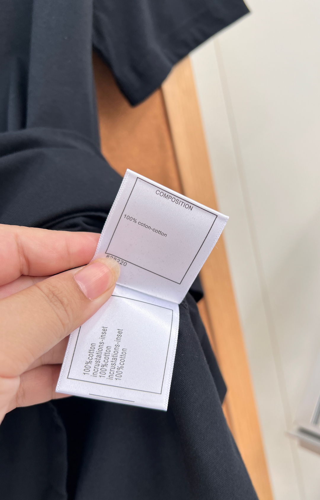 🆕CHANEL手工订珠字母圆领短袖T恤，经典黑白双色基础款，原版定织重磅纯棉面料，触感软糯透气，上身亲肤