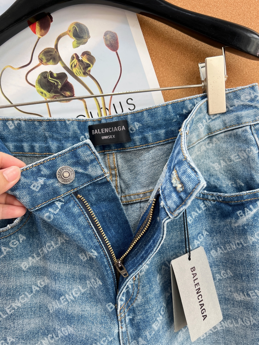 🆕2026经典爆款BALENCIAG*巴黎世家牛仔裤长裤👖，短裤🩳一套。BL版型 主打廓形设计版型非常时
