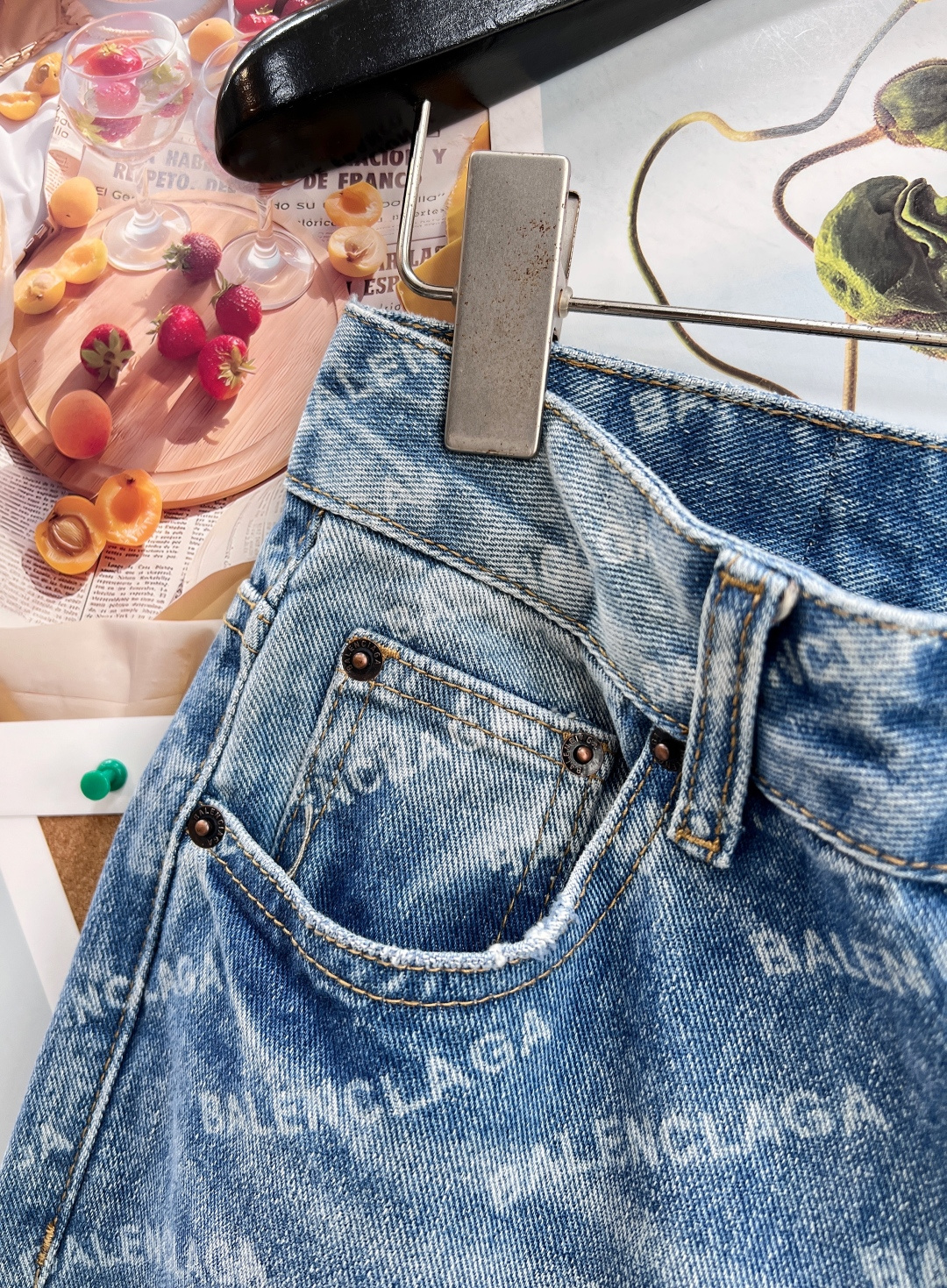 🆕2026经典爆款BALENCIAG*巴黎世家牛仔裤长裤👖，短裤🩳一套。BL版型 主打廓形设计版型非常时