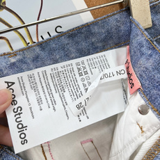 🆕AcneStudios3D打印白玫瑰油画长裤,经典的牛仔腰头,搭配纽扣 + 拉链闭合,保留了牛仔裤的基 🆕AcneStudios3D打印白玫瑰油画长裤,经典的牛仔腰头,搭配纽扣 + 拉链闭合,保留了牛仔裤的基