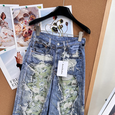 🆕AcneStudios3D打印白玫瑰油画长裤,经典的牛仔腰头,搭配纽扣 + 拉链闭合,保留了牛仔裤的基 🆕AcneStudios3D打印白玫瑰油画长裤,经典的牛仔腰头,搭配纽扣 + 拉链闭合,保留了牛仔裤的基