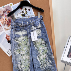🆕AcneStudios3D打印白玫瑰油画长裤,经典的牛仔腰头,搭配纽扣 + 拉链闭合,保留了牛仔裤的基 🆕AcneStudios3D打印白玫瑰油画长裤,经典的牛仔腰头,搭配纽扣 + 拉链闭合,保留了牛仔裤的基