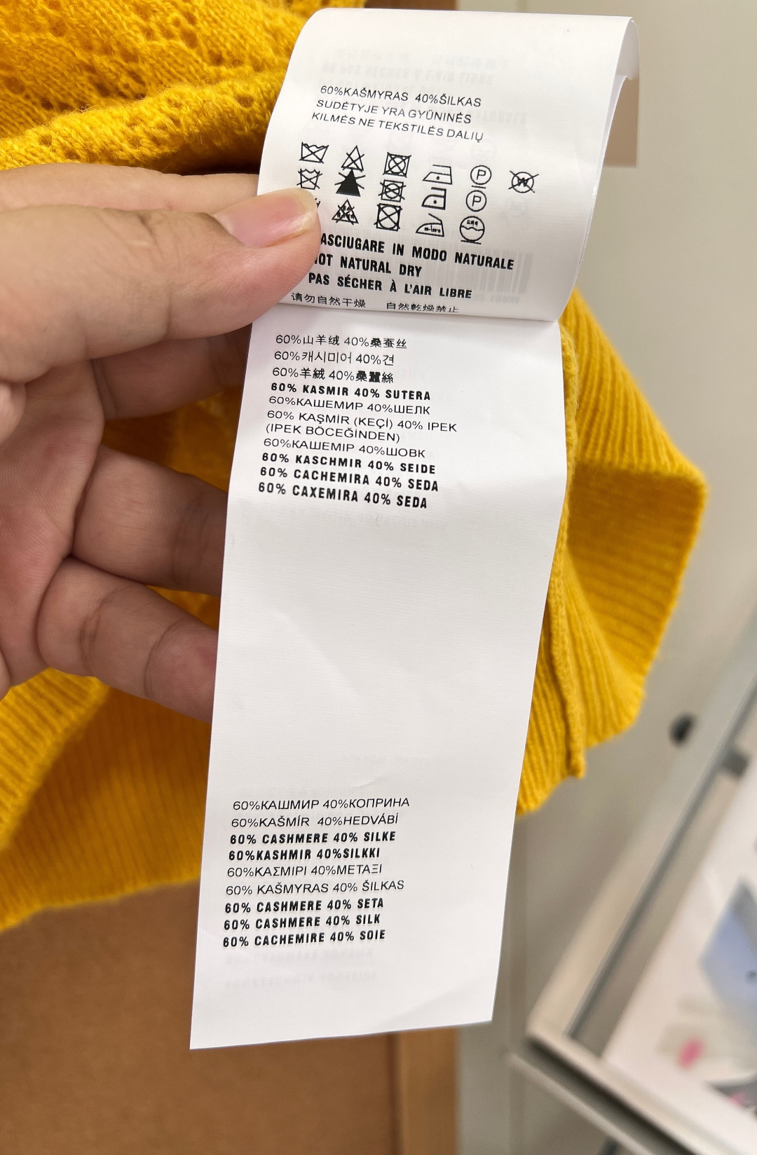 🆕Miu Miu 2026春夏新款镂空针织短袖上衣，圆领修身短款针织T恤，通体菱形镂空编织、胸前字母提花