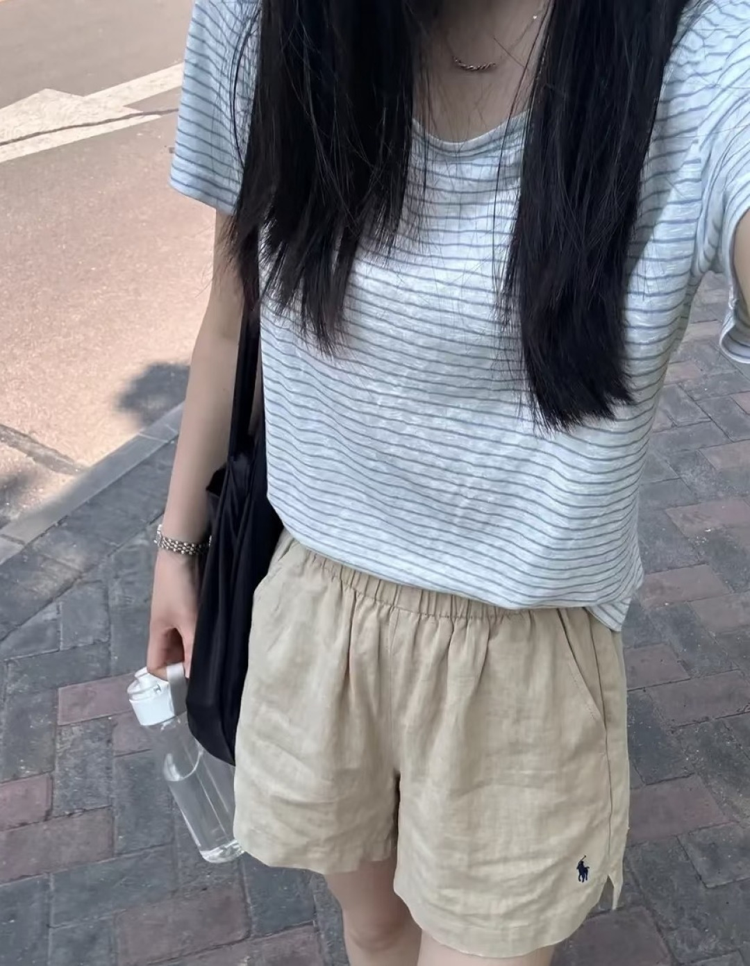 NO:910075,The khaki color is super white and looks good with anything. It has both comfort and texture. The natural slightly wrinkled feel of linen gives it a casual and casual feel.,,19860909卡其色超显白 配什么都好看 舒适与质感兼备 亚麻天然的微皱感, 透出一种随性的休闲感.,,,Women's clothing