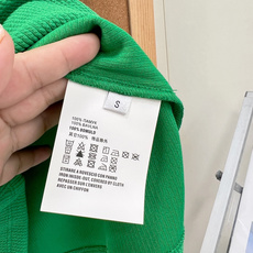 🆕LOEWE新款罗意威肌理刺绣字母背心,甄选定制立体褶皱肌理针织面料,哑光雾面高级色泽,告别廉价亮面反光 🆕LOEWE新款罗意威肌理刺绣字母背心,甄选定制立体褶皱肌理针织面料,哑光雾面高级色泽,告别廉价亮面反光