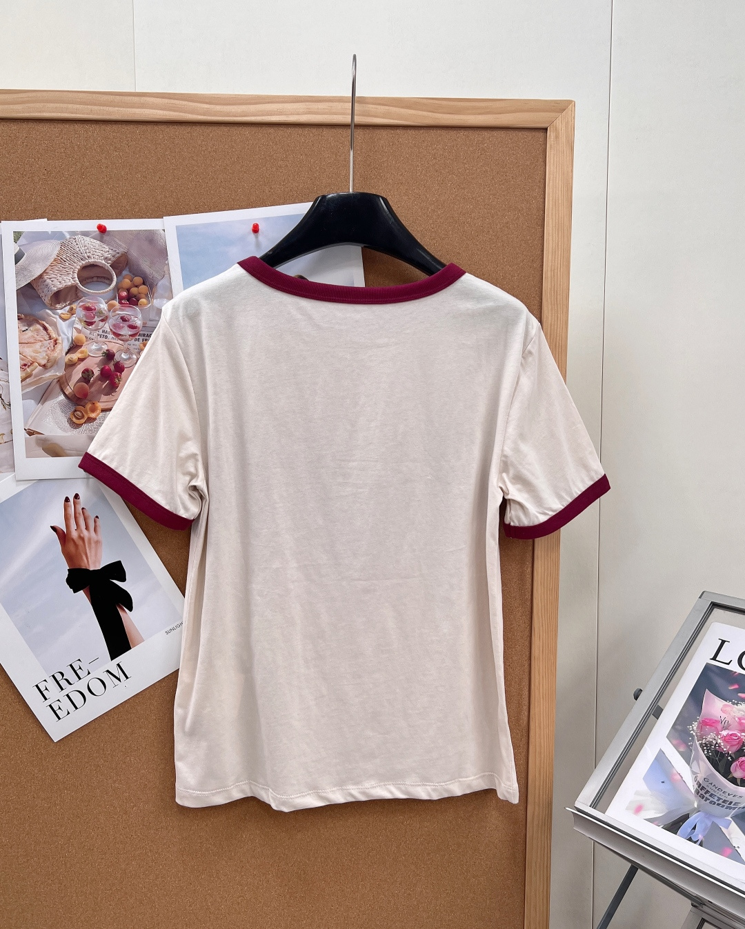 🆕 Acne Studios 1996系列短袖T恤，米白色主色+撞色边，简约复古风满满!正面”STOCK