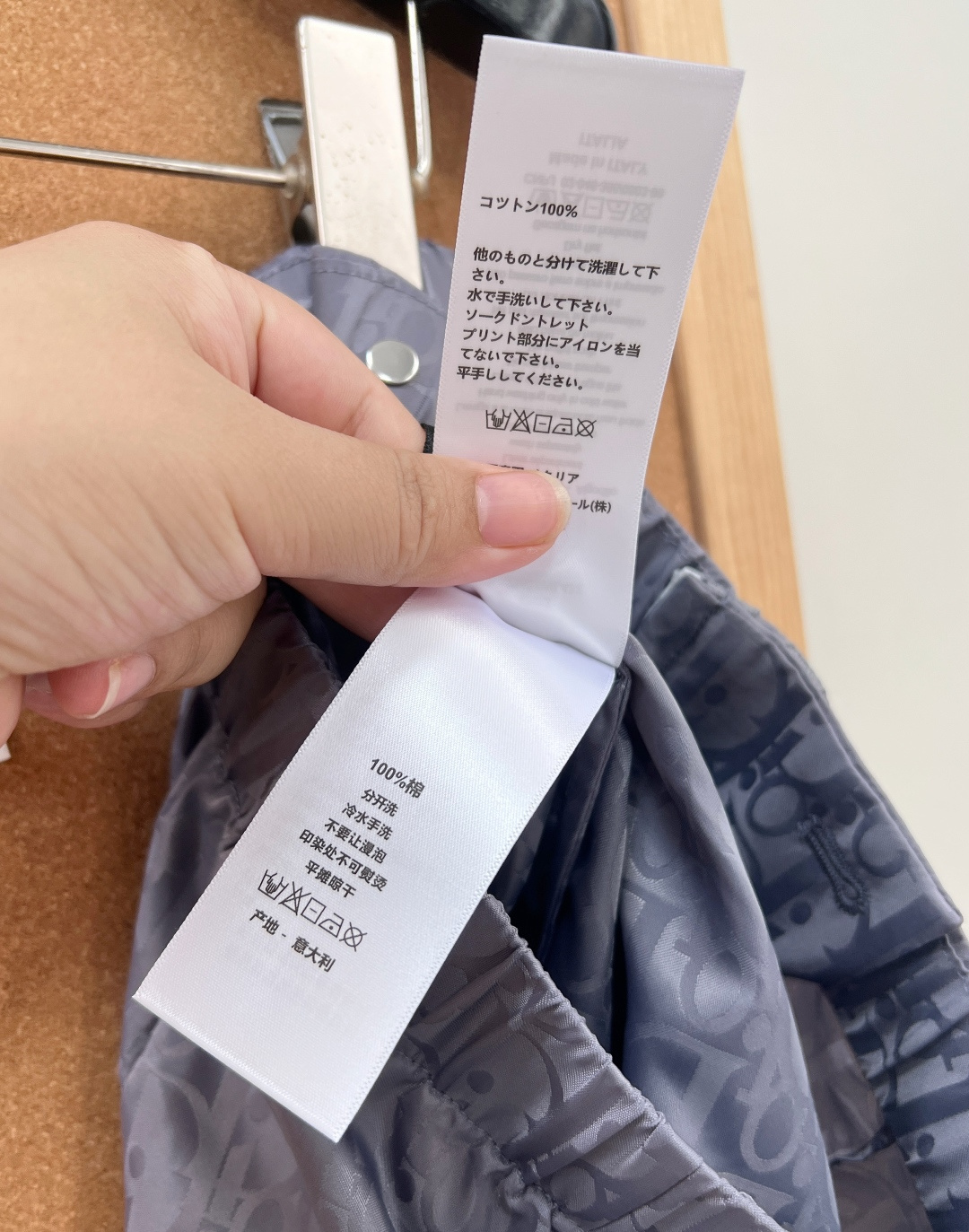 🆕DIOR Oblique提花满印裤裙暗纹提花工艺，暗光之下纹理细腻浮现，摆脱直白logo的浮夸感，尽显