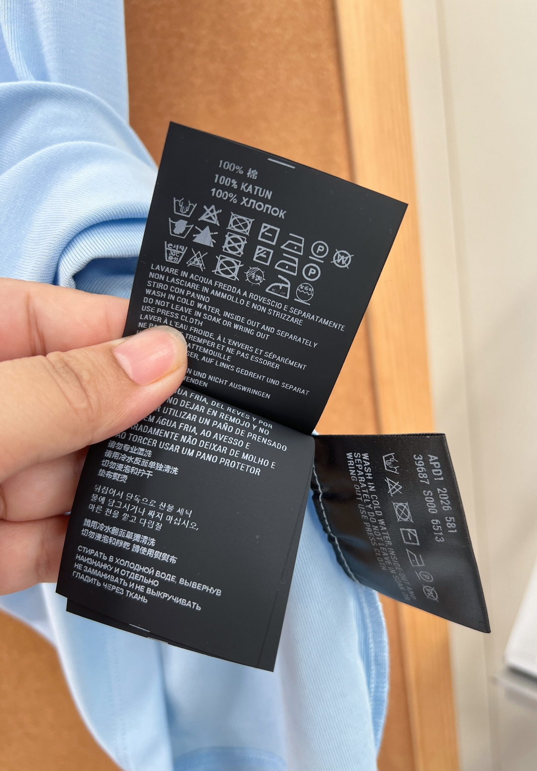 🆕PRADA新款撞色罗纹包边工字背心，采用100%精梳长绒棉平纹针织汗布，面料经过液氨丝光与预缩定型工艺