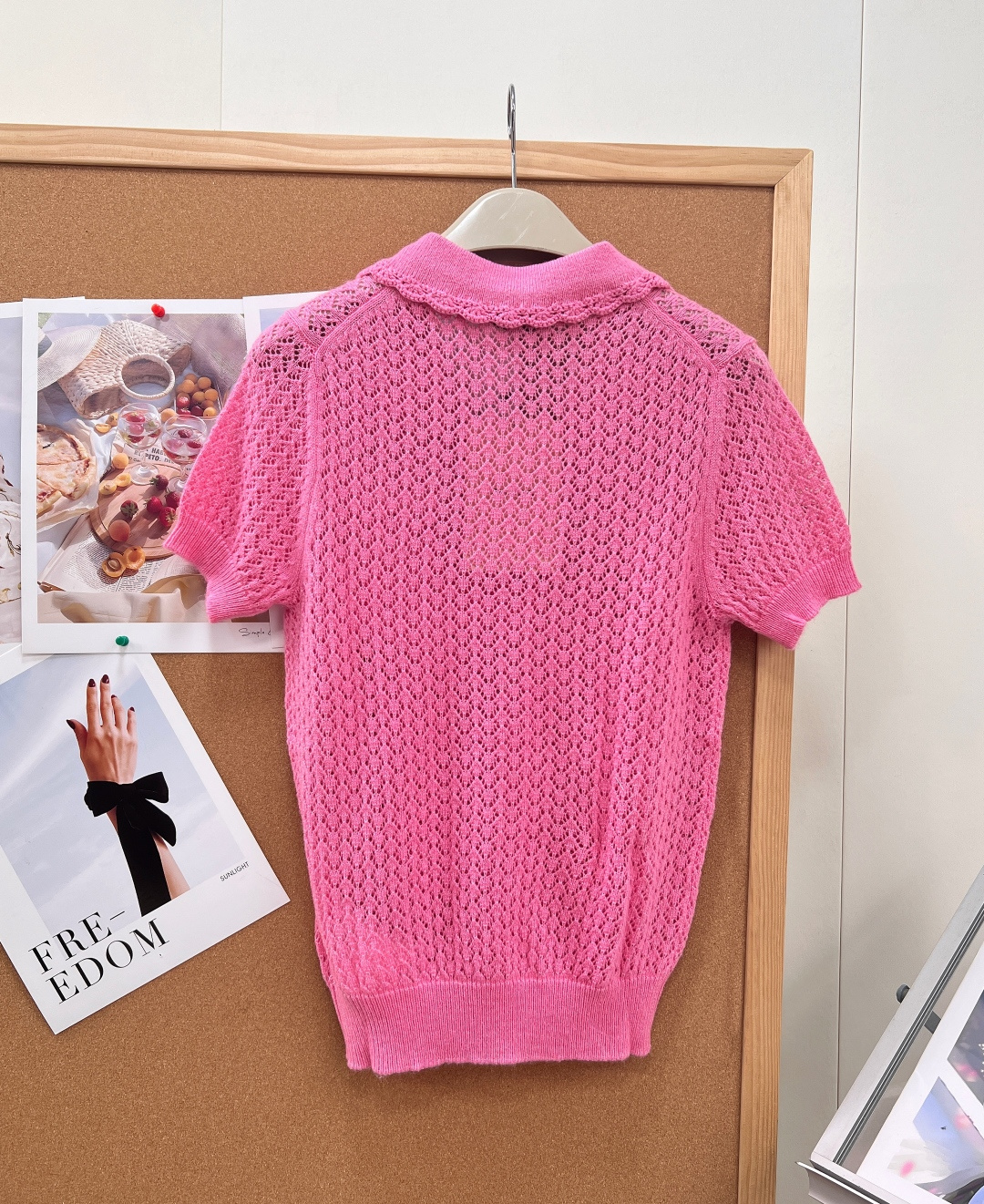 🆕Miu Miu2026春夏限定蜜桃粉镂空Polo短袖💖原版开版定制羊绒混纺针织料子，细腻软糯亲肤透气，