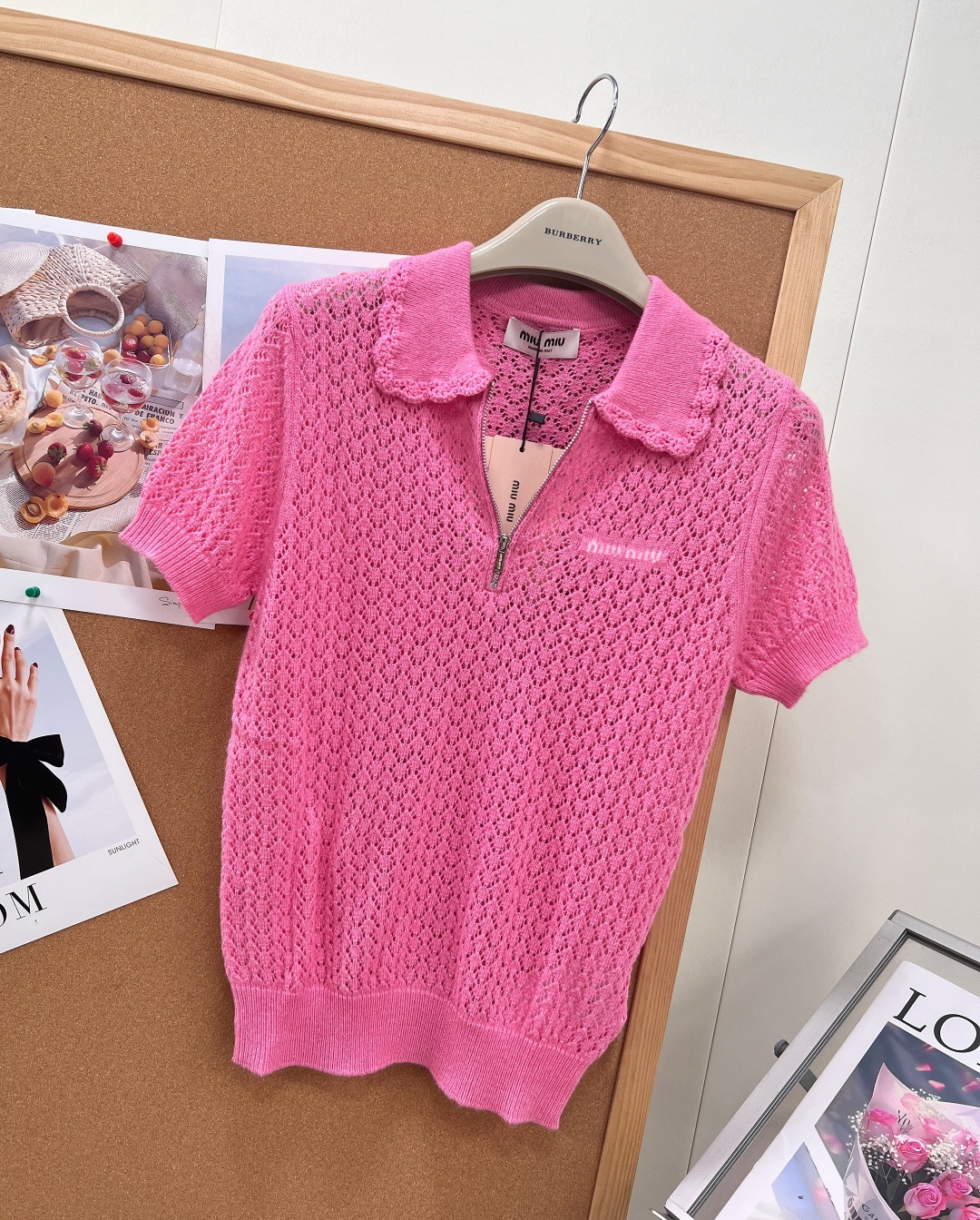 🆕Miu Miu2026春夏限定蜜桃粉镂空Polo短袖💖原版开版定制羊绒混纺针织料子，细腻软糯亲肤透气，