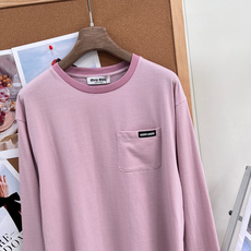 🆕MIUMIU 胸口小口袋+黑标logo细条纹长袖T恤Miu系温柔少女感天花板配色 自带奶fufu滤镜的 🆕MIUMIU 胸口小口袋+黑标logo细条纹长袖T恤Miu系温柔少女感天花板配色 自带奶fufu滤镜的