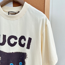 🆕 GUCCI 卡通可爱猫咪印花短袖T恤趣味满满 爱上“猫咪”𝐓𝐞𝐞疯狂心动~真的一眼就戳中我心巴 太可 🆕 GUCCI 卡通可爱猫咪印花短袖T恤趣味满满 爱上“猫咪”𝐓𝐞𝐞疯狂心动~真的一眼就戳中我心巴 太可