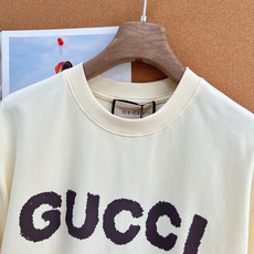 🆕 GUCCI 卡通可爱猫咪印花短袖T恤趣味满满 爱上“猫咪”𝐓𝐞𝐞疯狂心动~真的一眼就戳中我心巴 太可 🆕 GUCCI 卡通可爱猫咪印花短袖T恤趣味满满 爱上“猫咪”𝐓𝐞𝐞疯狂心动~真的一眼就戳中我心巴 太可