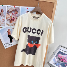 🆕 GUCCI 卡通可爱猫咪印花短袖T恤趣味满满 爱上“猫咪”𝐓𝐞𝐞疯狂心动~真的一眼就戳中我心巴 太可 🆕 GUCCI 卡通可爱猫咪印花短袖T恤趣味满满 爱上“猫咪”𝐓𝐞𝐞疯狂心动~真的一眼就戳中我心巴 太可