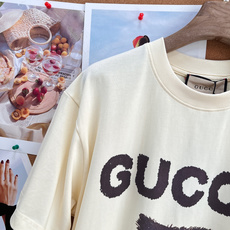 🆕 GUCCI 卡通可爱猫咪印花短袖T恤趣味满满 爱上“猫咪”𝐓𝐞𝐞疯狂心动~真的一眼就戳中我心巴 太可 🆕 GUCCI 卡通可爱猫咪印花短袖T恤趣味满满 爱上“猫咪”𝐓𝐞𝐞疯狂心动~真的一眼就戳中我心巴 太可