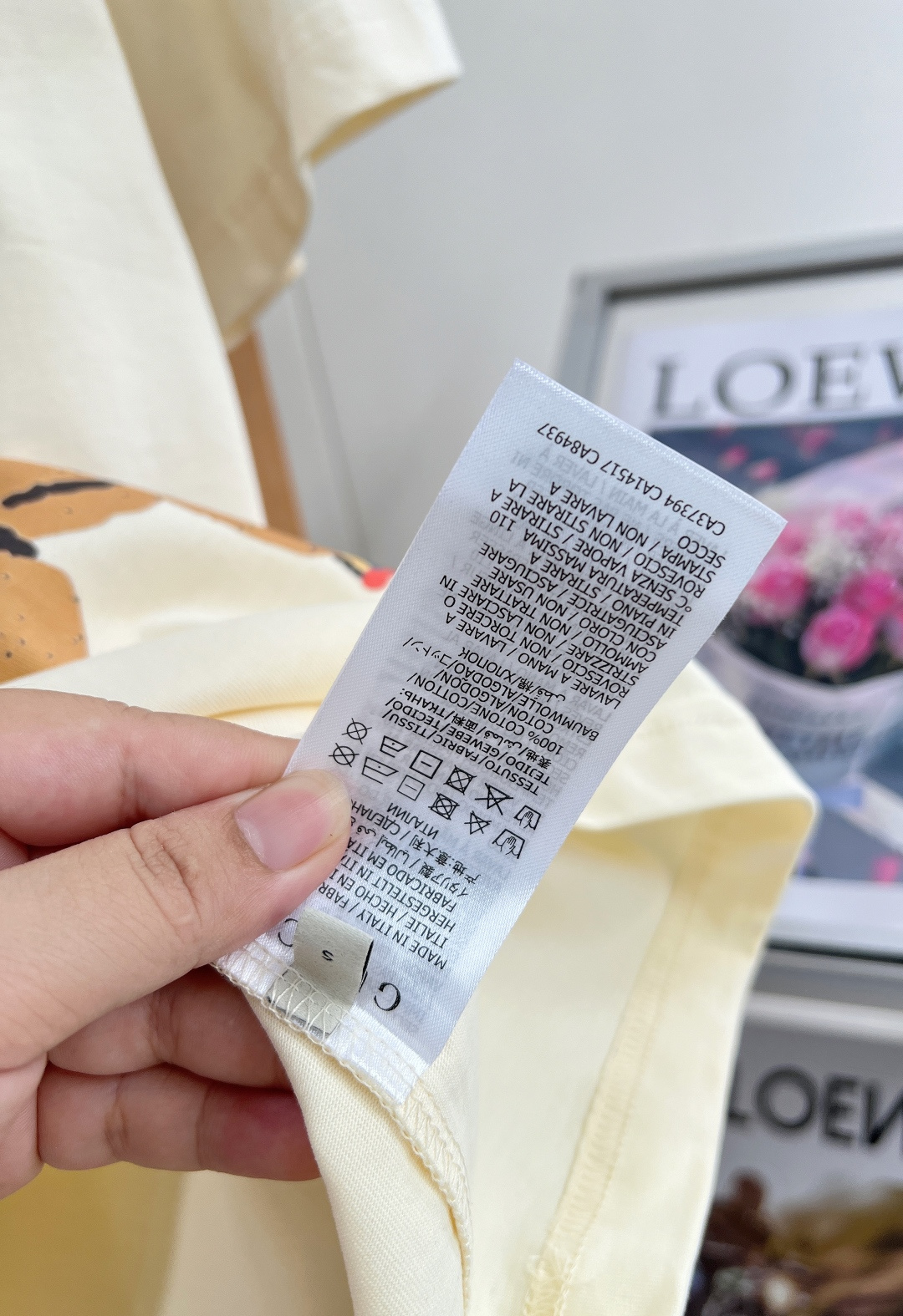 🆕GUCCI 动物系列棒球小狗短袖T恤这件短袖真的一眼就戳中我心巴 奶白色的底色，清新又温柔。可可爱爱，