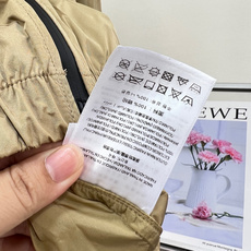 🆕 BURBERRY 新款战马连帽防晒外套,尼龙面料制成,设计有可调式抽绳连帽以及双拉链设计!后背骑士战 🆕 BURBERRY 新款战马连帽防晒外套,尼龙面料制成,设计有可调式抽绳连帽以及双拉链设计!后背骑士战