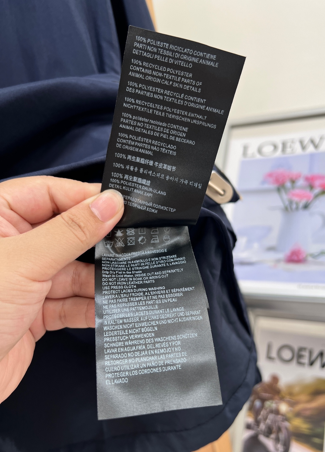 🆕 MIU MIU 薄款尼龙字母藏蓝色防晒外套，原版定制面料轻盈舒适透气质感超赞 经典连帽百搭版型减龄少