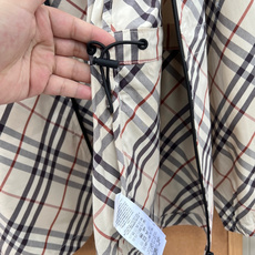 🆕Burberry复古格纹抽绳连帽外套,定制轻薄梭织防风面料,具备防泼水、透气防晒属性,重量轻盈,春夏抵 🆕Burberry复古格纹抽绳连帽外套,定制轻薄梭织防风面料,具备防泼水、透气防晒属性,重量轻盈,春夏抵