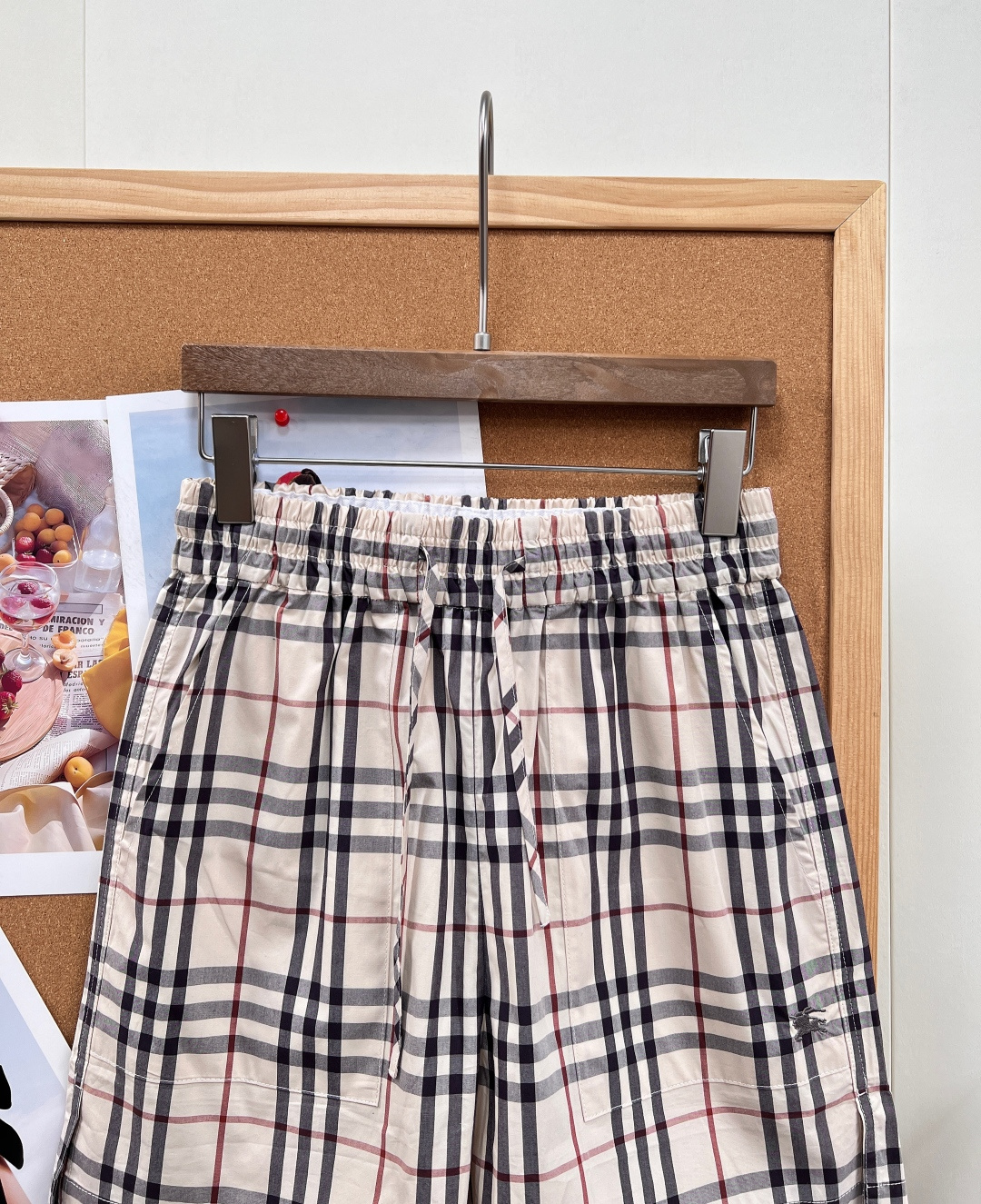 🆕BURBERRY 经典复古格纹短裤，重塑品牌标志性经典格纹，自带清甜优雅的英式复古氛围💗腰头采用双层弹