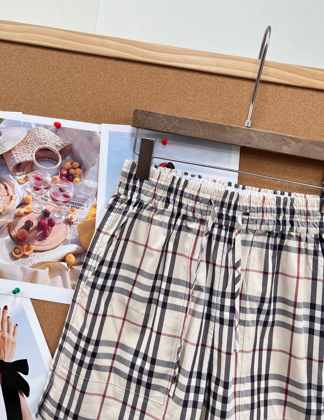 🆕BURBERRY 经典复古格纹短裤，重塑品牌标志性经典格纹，自带清甜优雅的英式复古氛围💗腰头采用双层弹