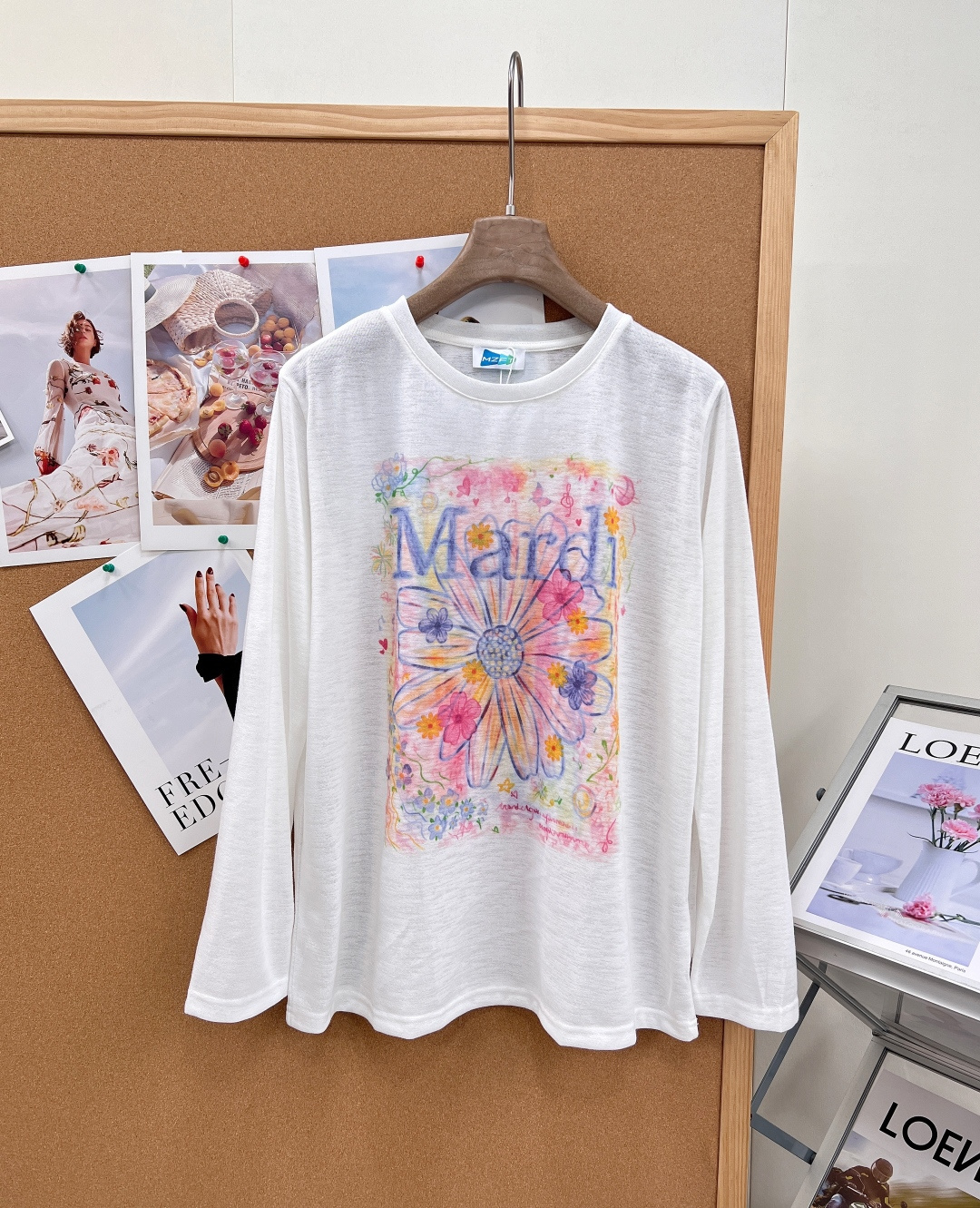 🆕Mardi新款手绘雏菊防晒长袖T恤罩衫，原创水彩手绘雏菊图案，多层晕染彩色花卉搭配品牌Mardi字母、