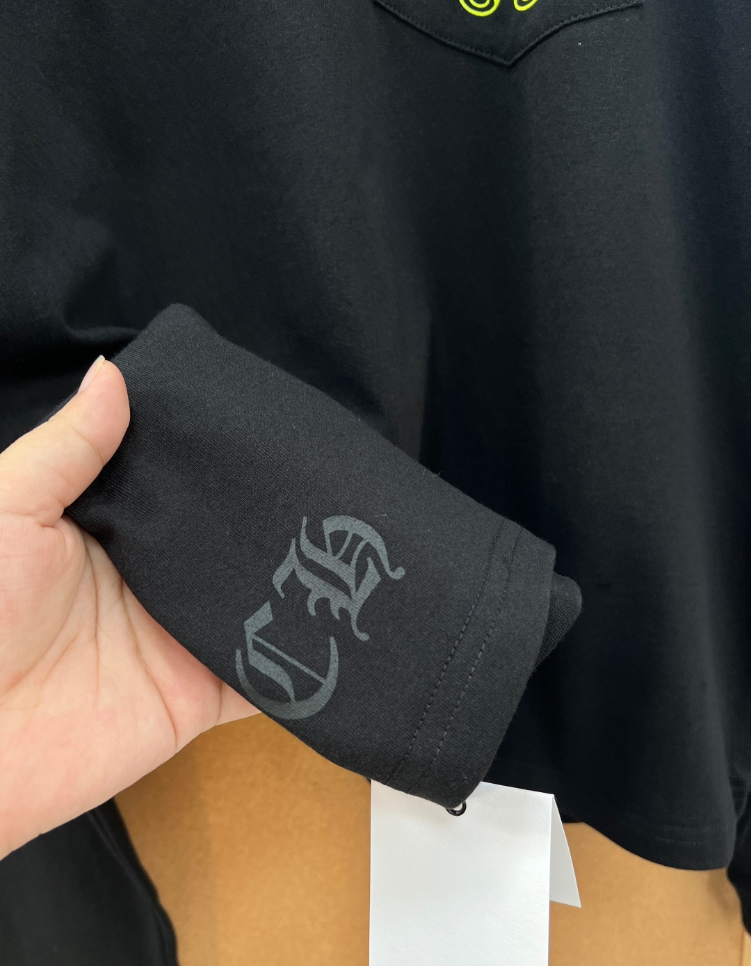 🆕 CHROME HEARTS 克罗心梵文马蹄麒麟臂长袖T恤颠覆经典,暗黑美学再升级!以标志性十字马蹄元 🆕 CHROME HEARTS 克罗心梵文马蹄麒麟臂长袖T恤颠覆经典,暗黑美学再升级!以标志性十字马蹄元