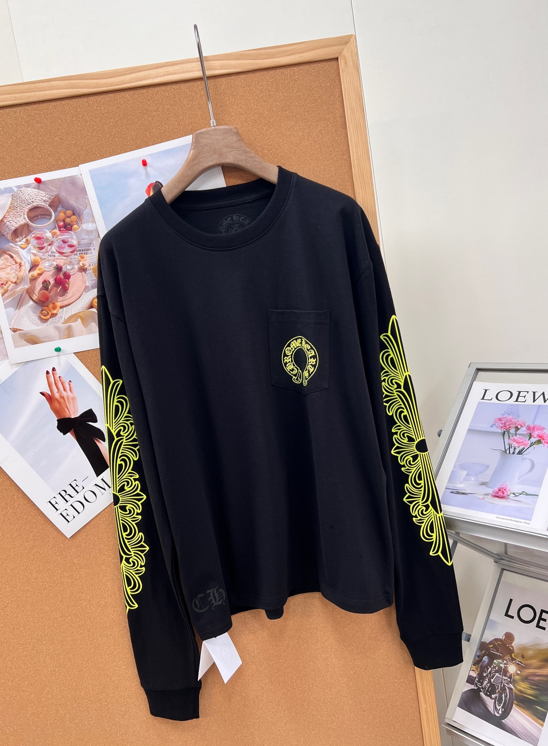 🆕 CHROME HEARTS 克罗心梵文马蹄麒麟臂长袖T恤颠覆经典,暗黑美学再升级!以标志性十字马蹄元 🆕 CHROME HEARTS 克罗心梵文马蹄麒麟臂长袖T恤颠覆经典,暗黑美学再升级!以标志性十字马蹄元