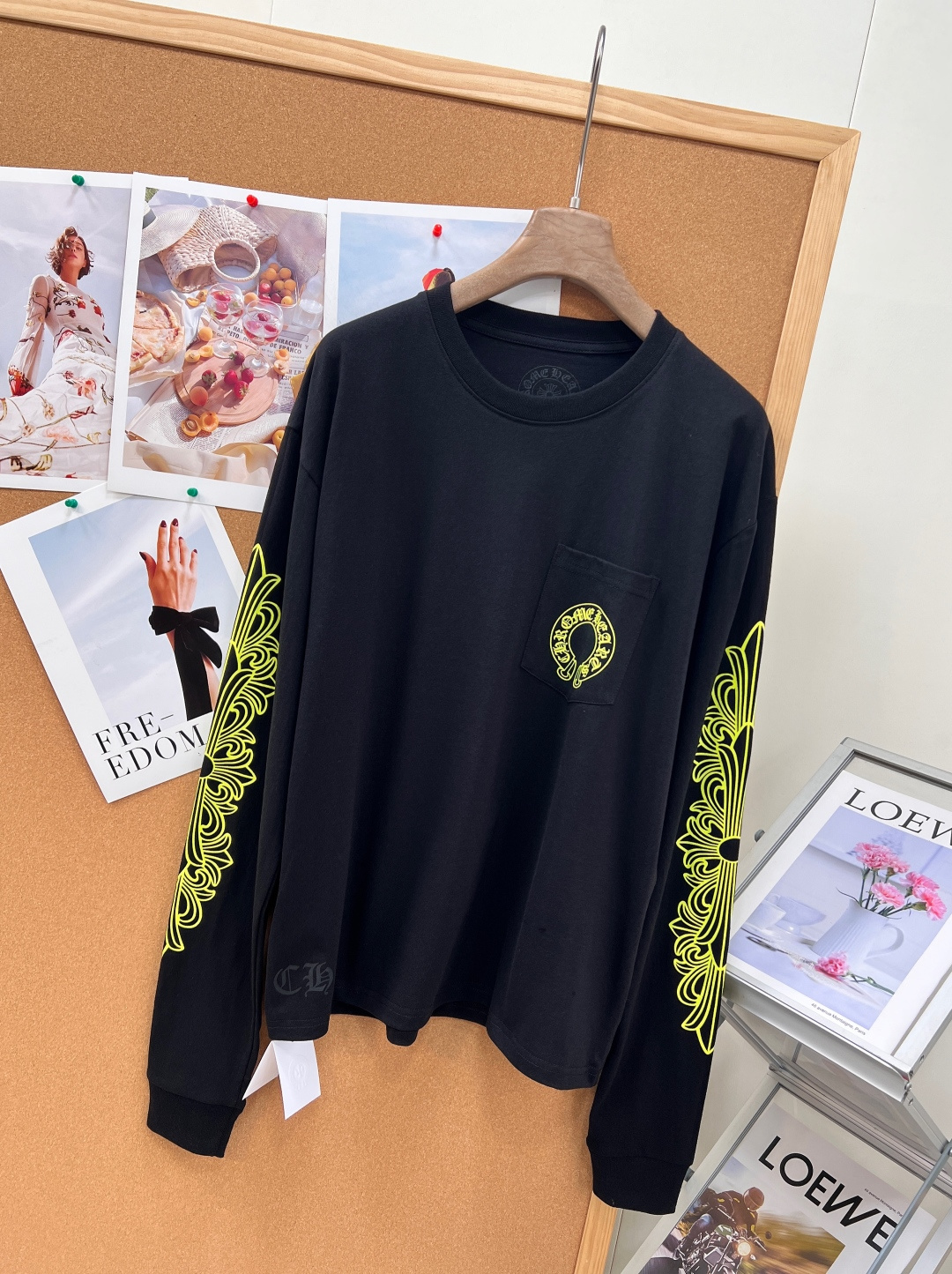 🆕 CHROME HEARTS 克罗心梵文马蹄麒麟臂长袖T恤颠覆经典,暗黑美学再升级!以标志性十字马蹄元 🆕 CHROME HEARTS 克罗心梵文马蹄麒麟臂长袖T恤颠覆经典,暗黑美学再升级!以标志性十字马蹄元